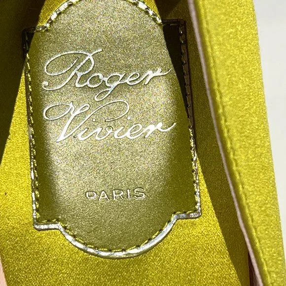 Roger Vivier Chartreuse, Satin and Crystal Pumps, size 37 - Picture 5 of 7